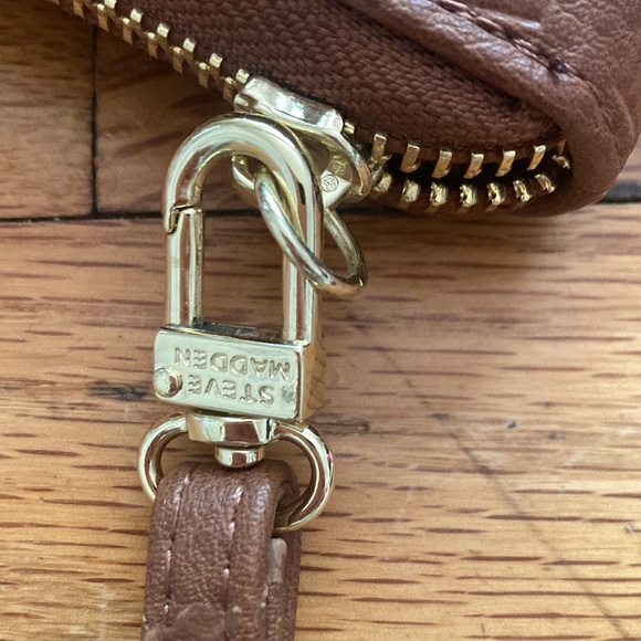 NWOT Steve Madden Logo Large Wallet Clutch - Picture 3 of 9